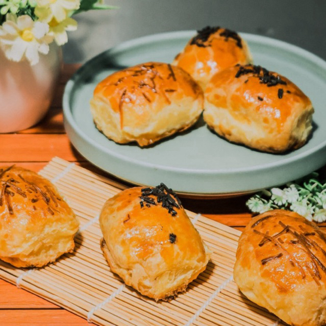 

Bolen Pisang Keju by NJ Bakery