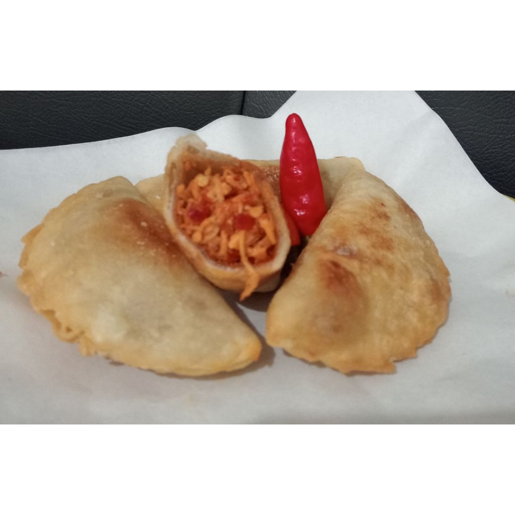 

cireng mercon isi ayam suwir