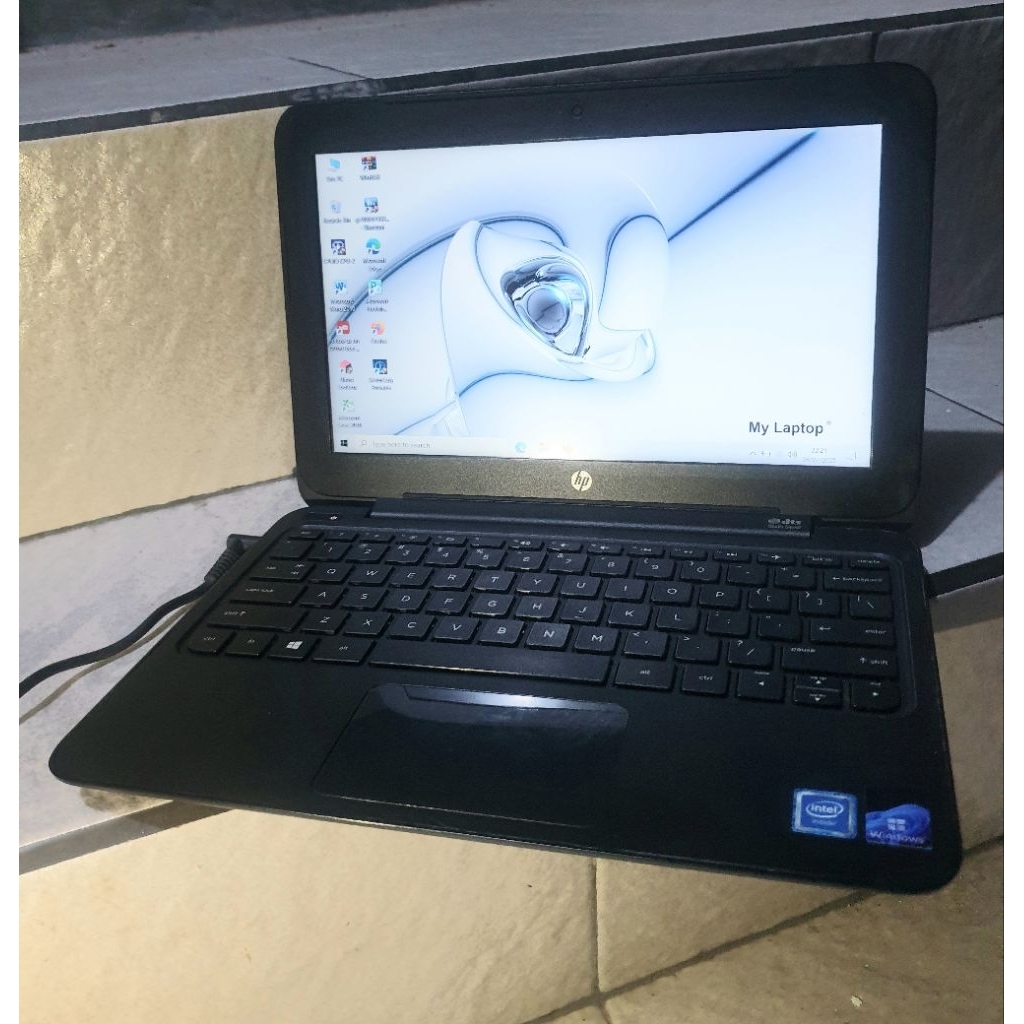 Sale Laptop HewletPackard (HP) Pavilion Stream windows10 mulus bagus