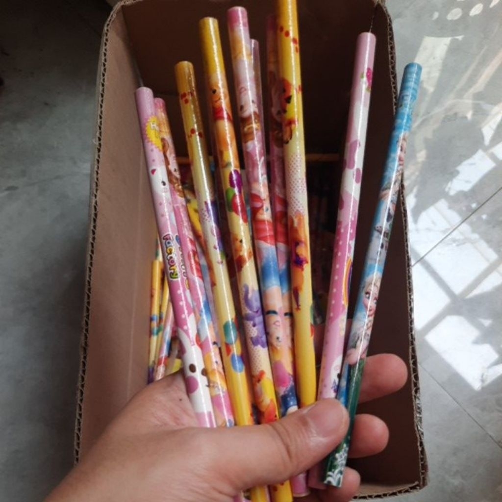 

PENSIL KARAKTER ISI 10. RANDOM