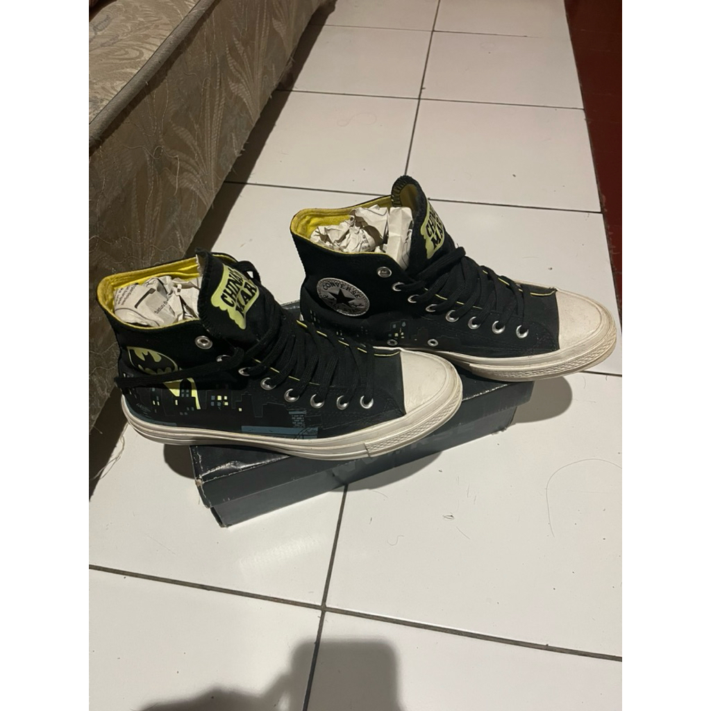 sepatu Converse x batman
