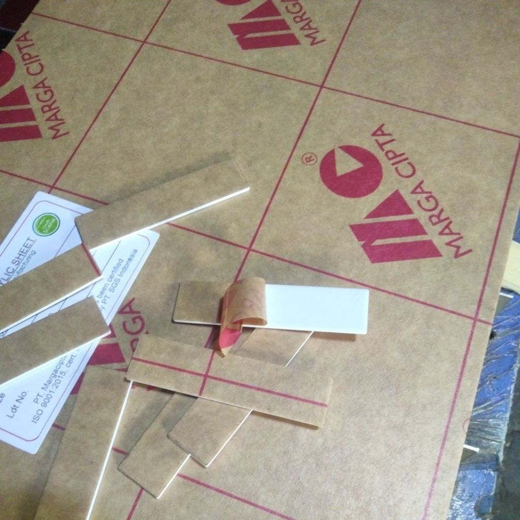 

akrilik bahan nametag