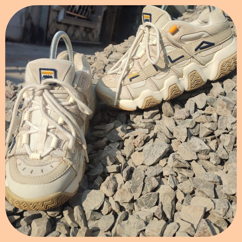 (SECOND LIKE NEW) SEPATU FILA  SNEAKERS ORIGINAL VIETNAM