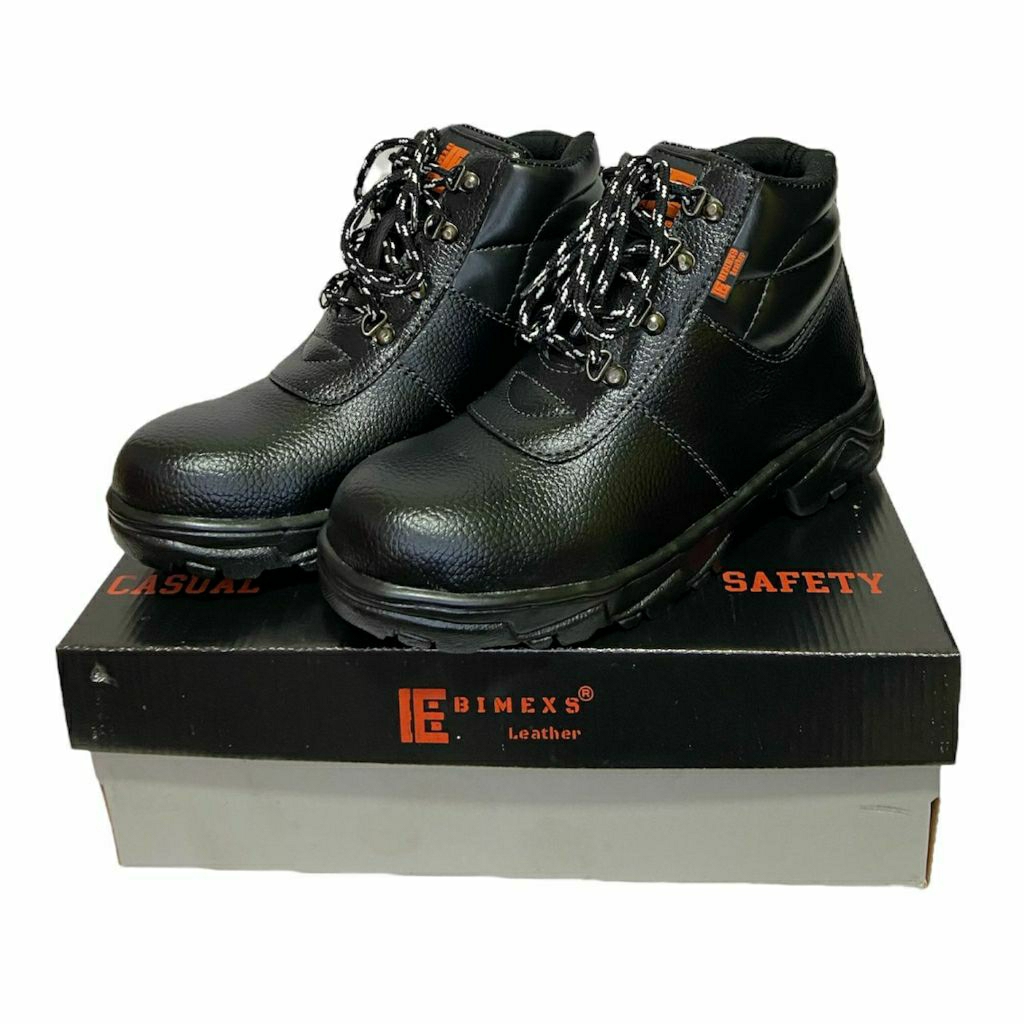 Sepatu safety boots ujung besi proyek lapangan