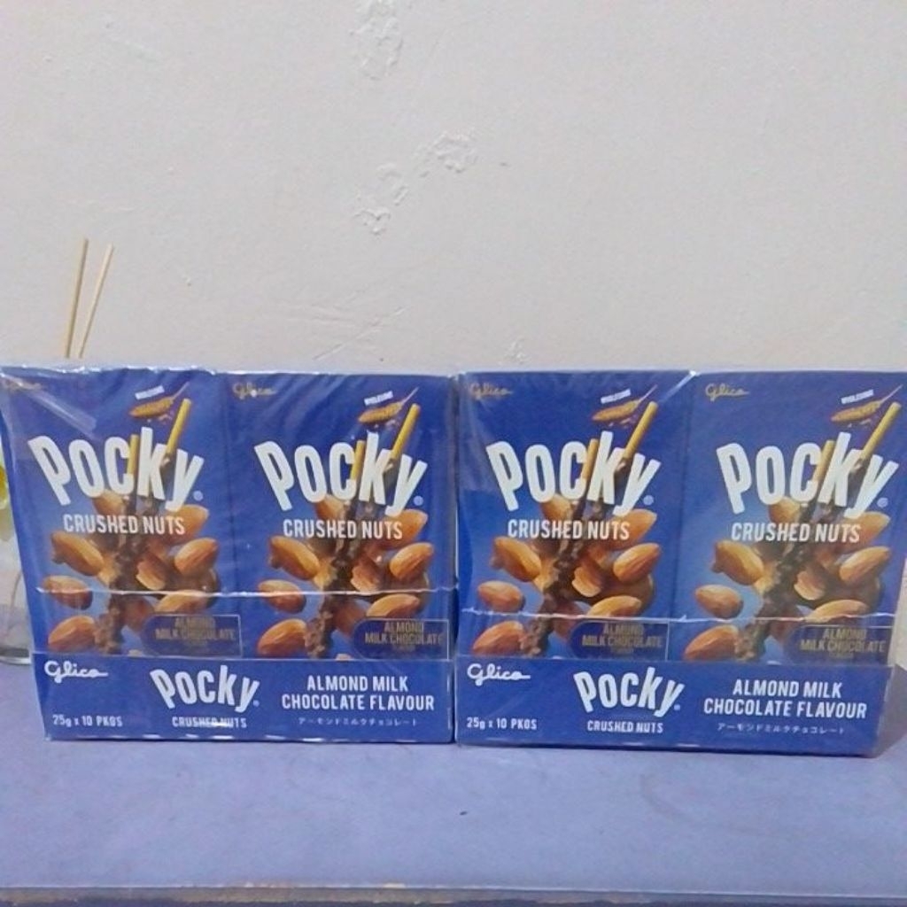 

POCKY CRUSHED NUTS ALMOND MILK CHOCOLATE UKURAN 25GRAM EXPIRED FEBRUARI 2026