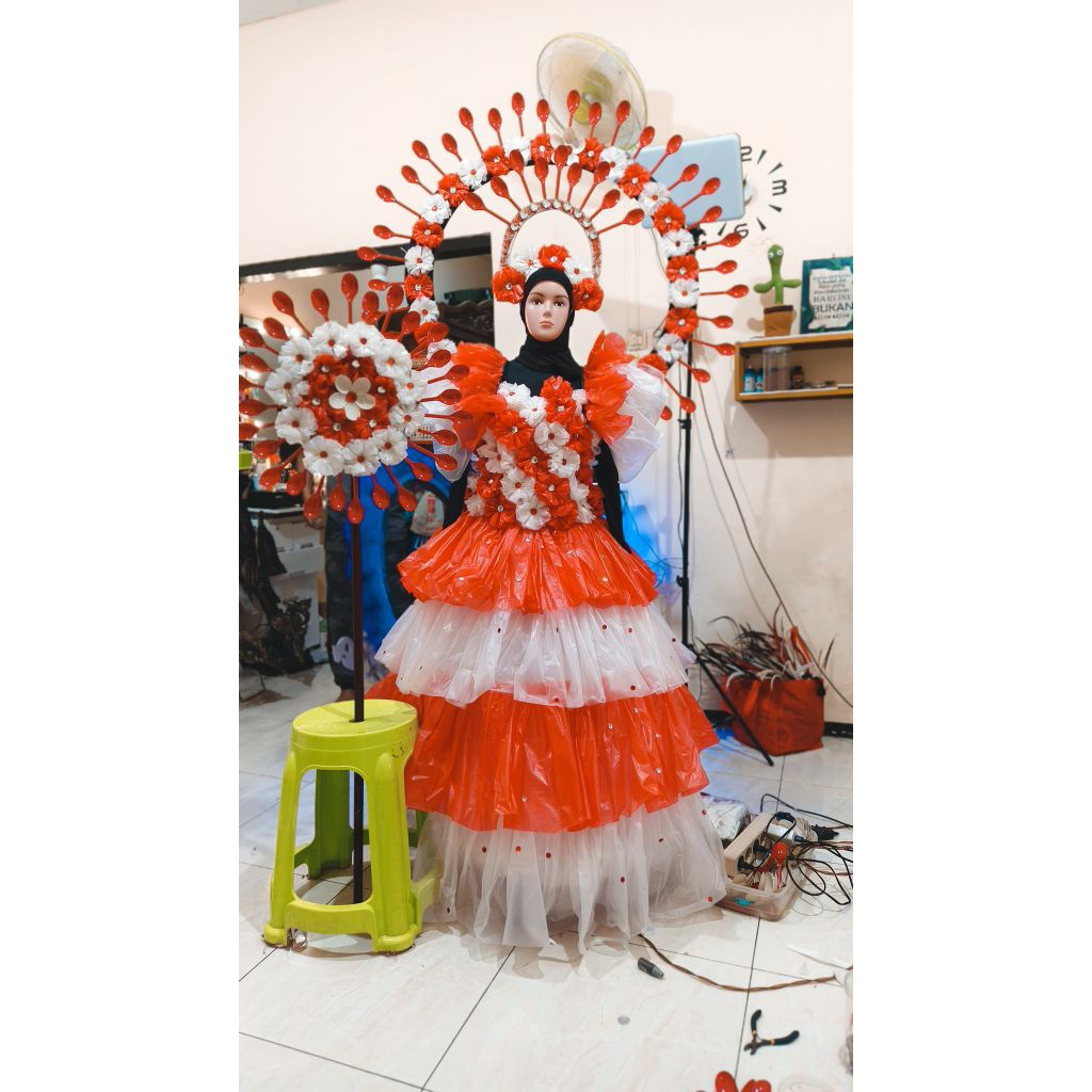 kostum daur ulang, baju daur ulang merah putih,maskot daur ulang