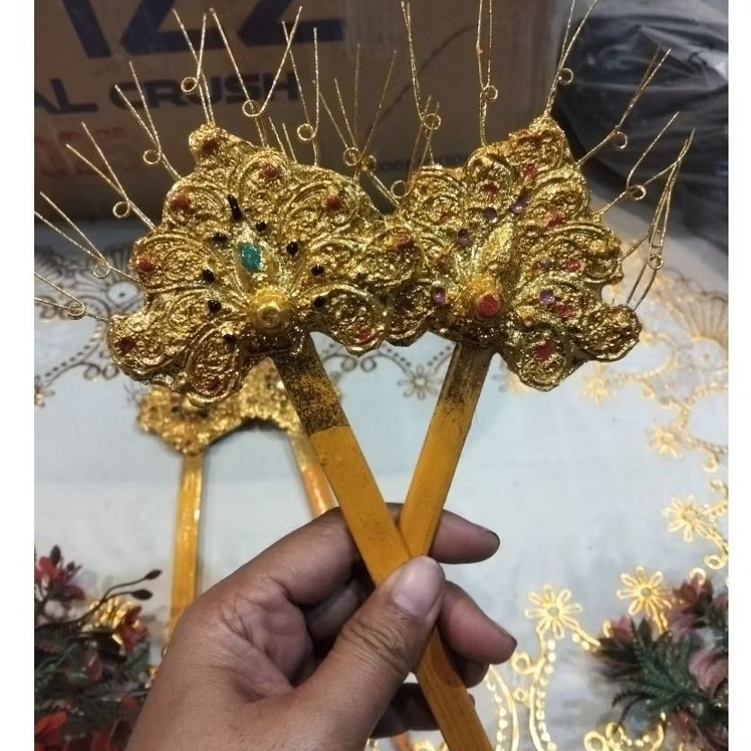 sumpang Sekar /sumpang daksina /bahan fiber resin warna emas