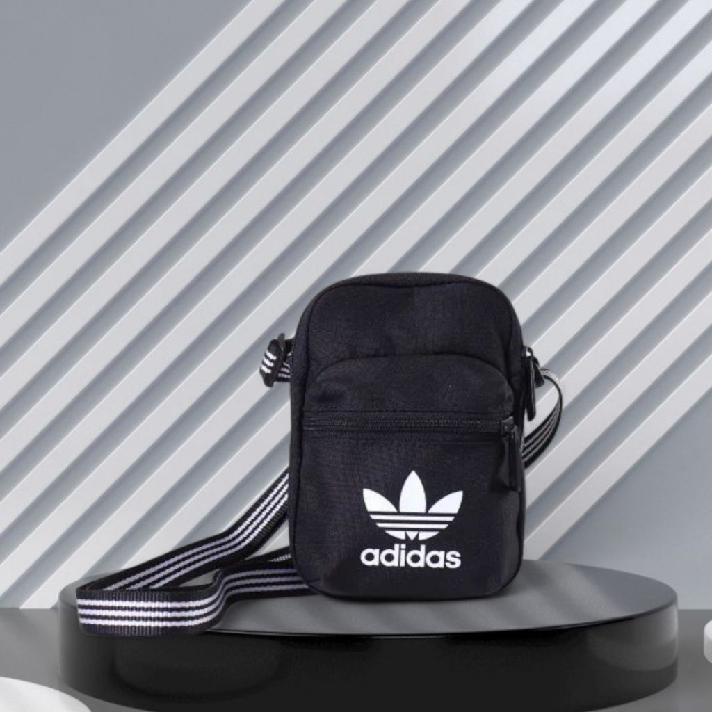 adidas OriginalsADICOLOR CLASSIC FESTIVAL
Shoulder bag - black