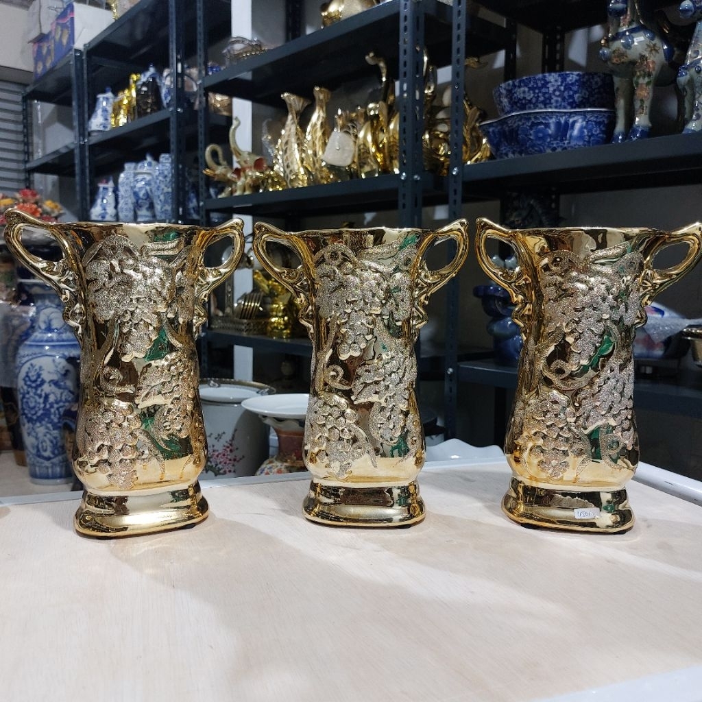 pajangan  guci vas 3 pcs set motif anggur kuping/hiasan guci gold buat lemari pajangan