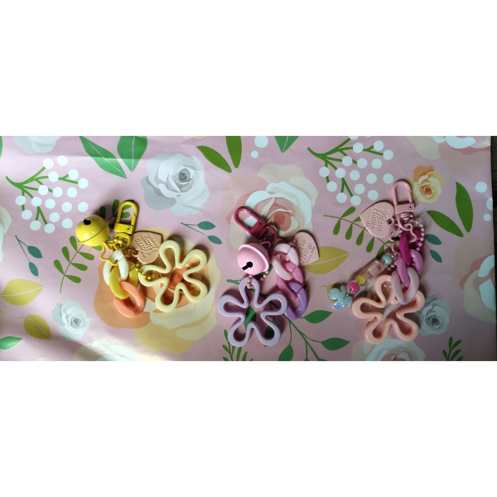 Gantungan Kunci Lonceng dan Bunga