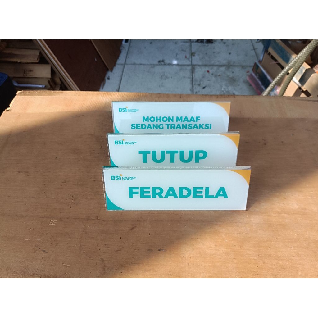 

Name desk Acrylik 3 muka. Bisa Custom Semua Instansi.