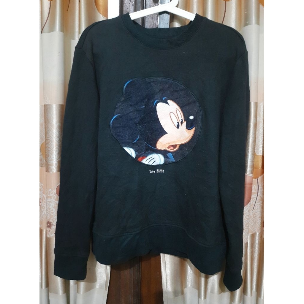 Crewneck Big Logo Bran Disney X Design United hitam pekat