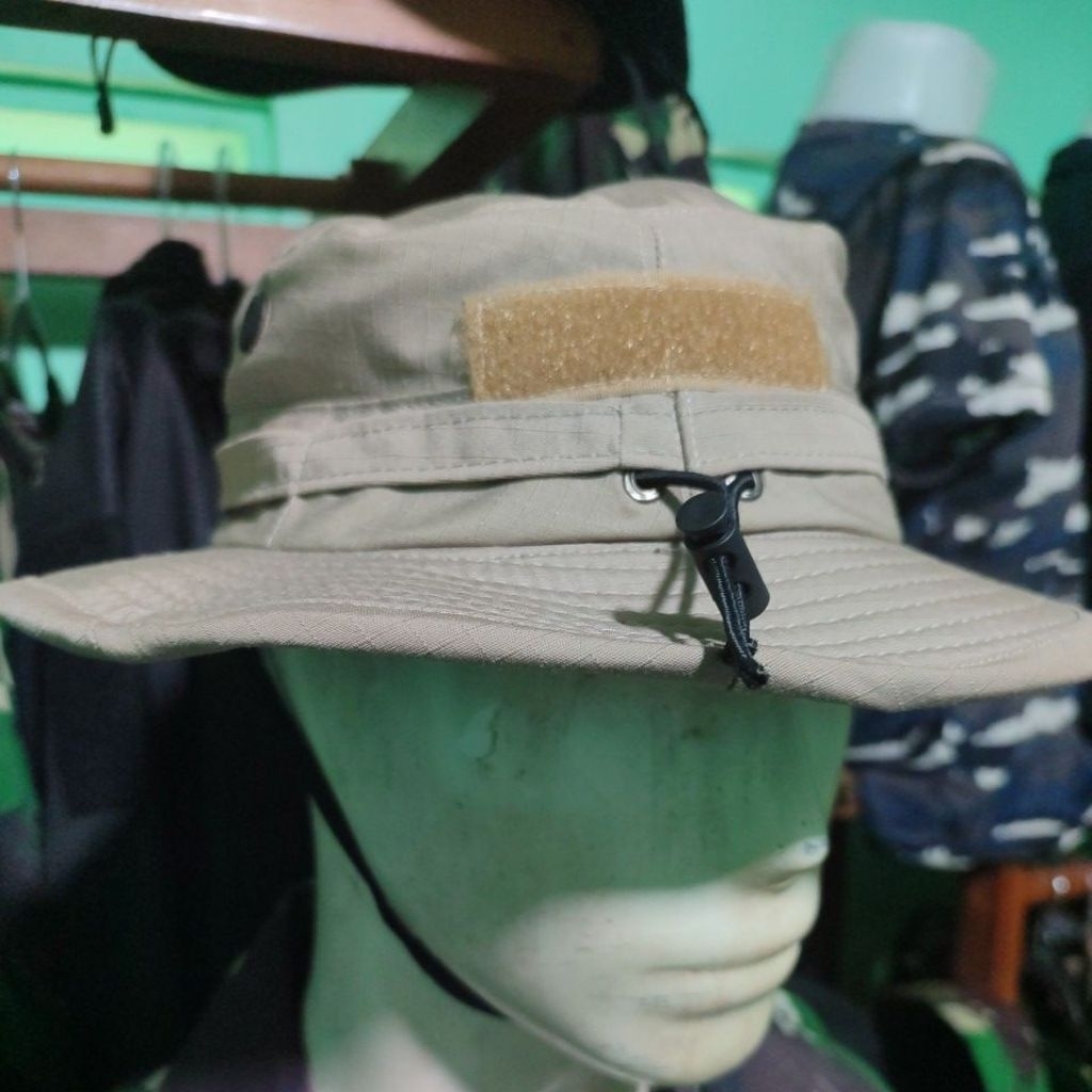 topi rimba polos hitam/cream