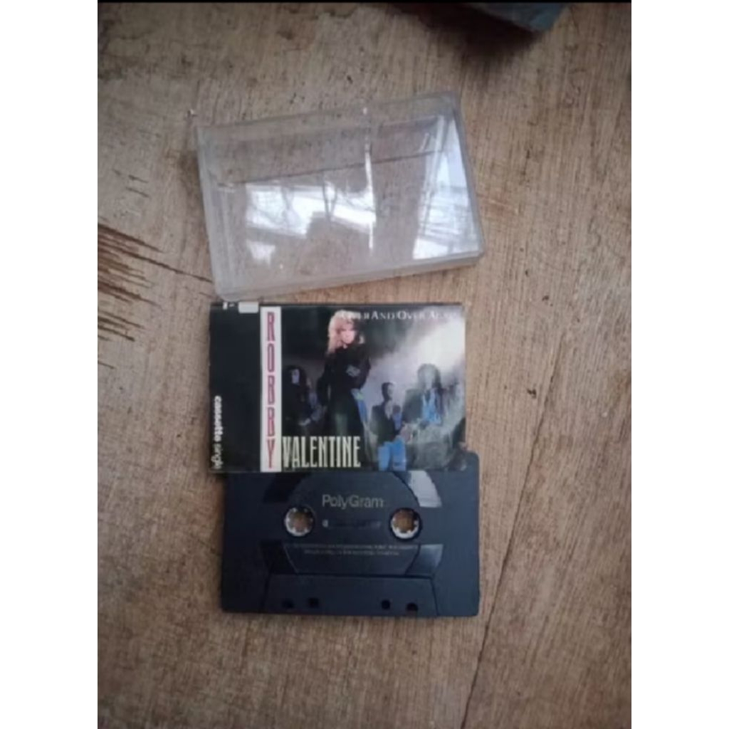 Kaset Robbie Valentine cassette single