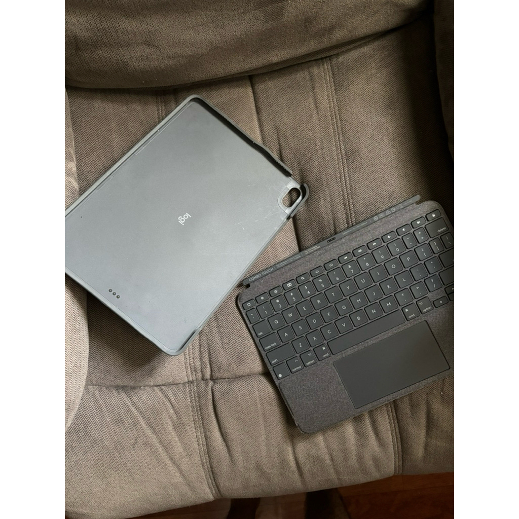 Keyboard Logitech Combo Touch Ipad Air 4/5 second