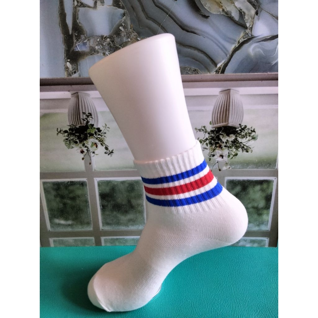 kaos kaki pendek putih garis biru merah biru