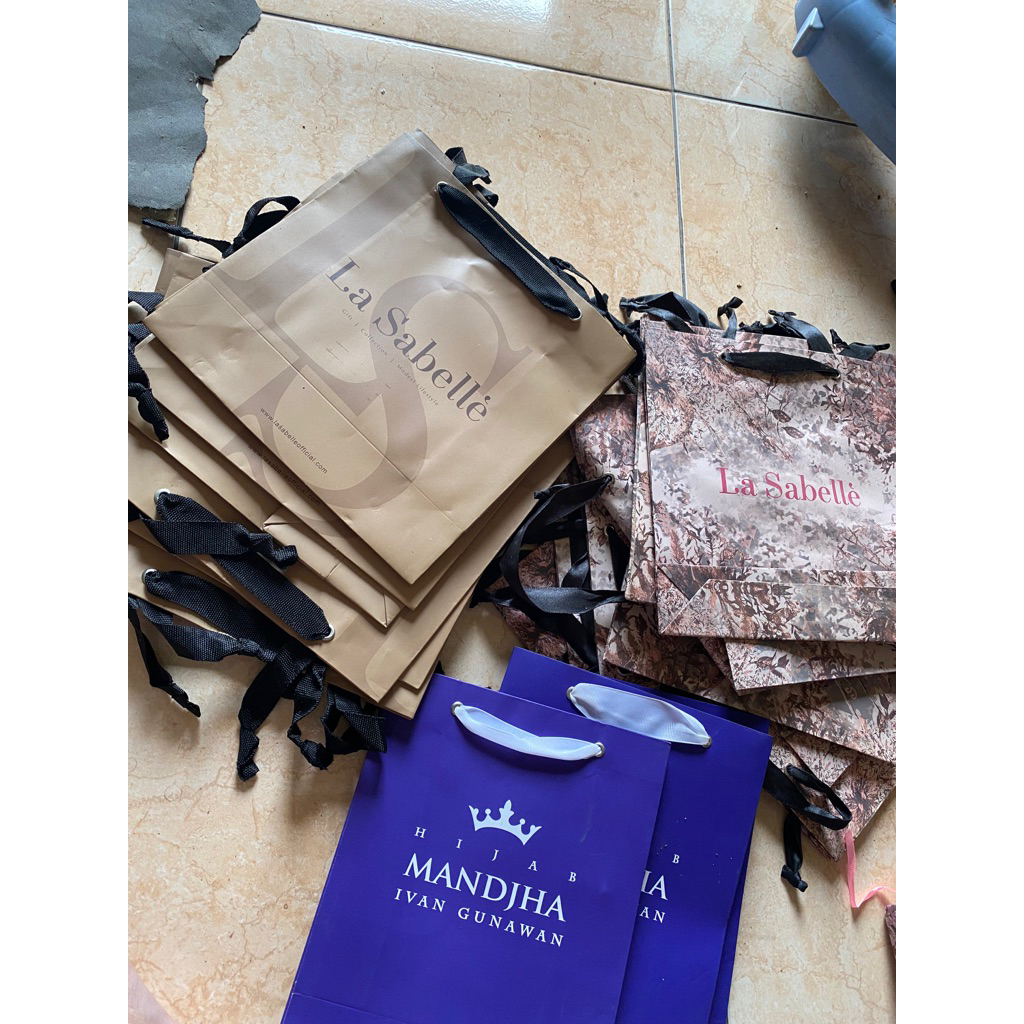 

Paperbag Lasabelle / Ayu Lestari / Mandjha ivan gunawan