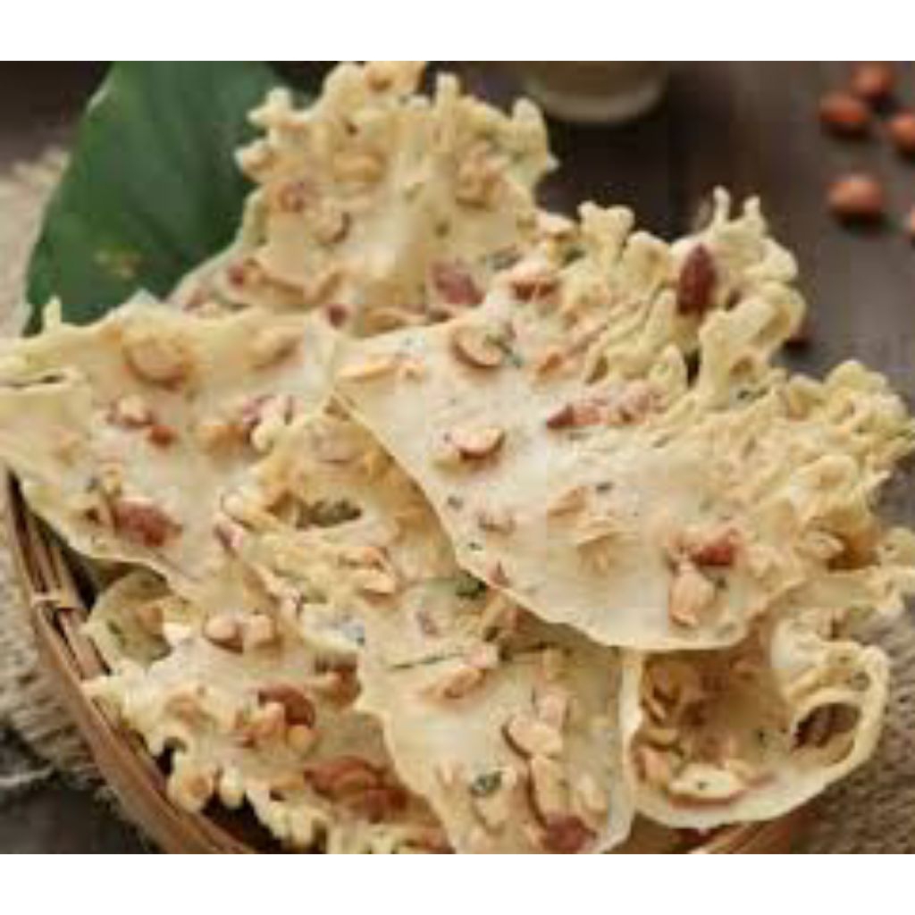 

cemilan peyek kacang /produski sendiri /dengan campuran daun jeruk/ enak gurih renyah cocok untuk ibu2 di isi keler2 yang kosong