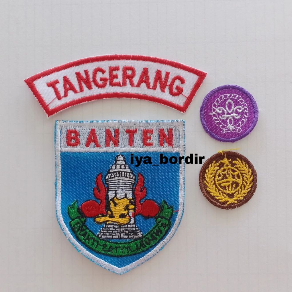 Atribut baju pramuka perempuan