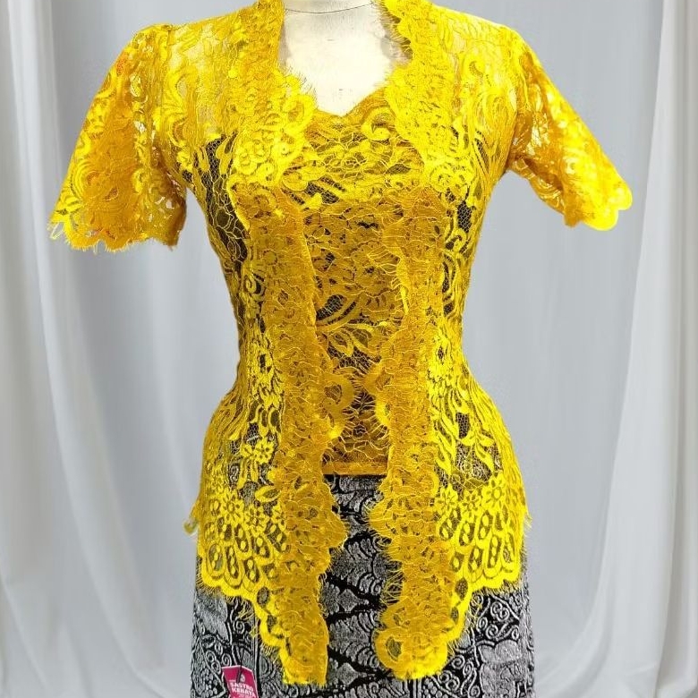 Kebaya Brokat Model Bed/Kutu Baru, Lengan Pendek