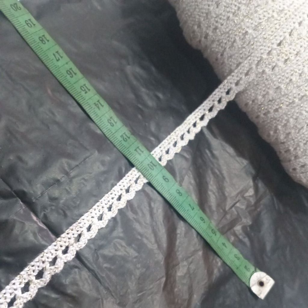 renda kait/rajut 1 cm putih kombinasi emas/gold meteran