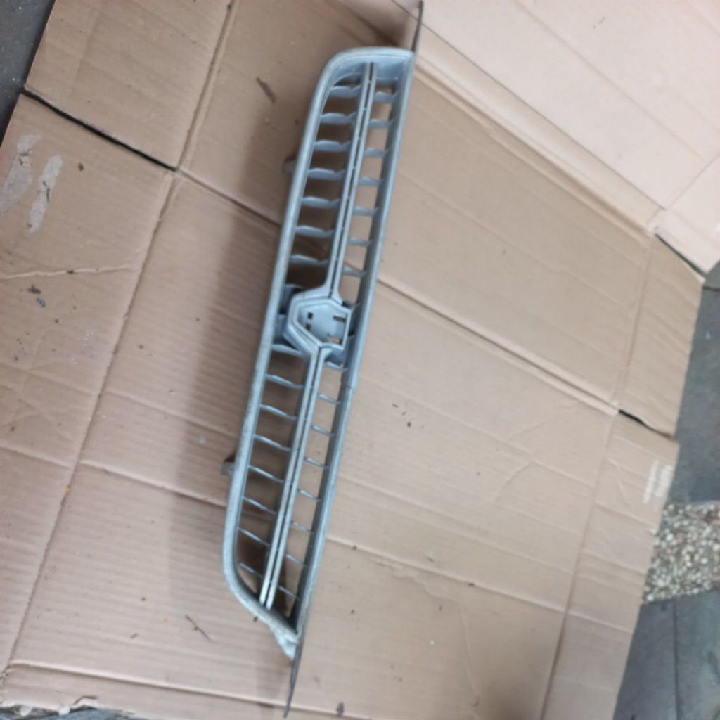 GRILL TOYOTA COROLLA AE 101 AE110 ORIGINAL