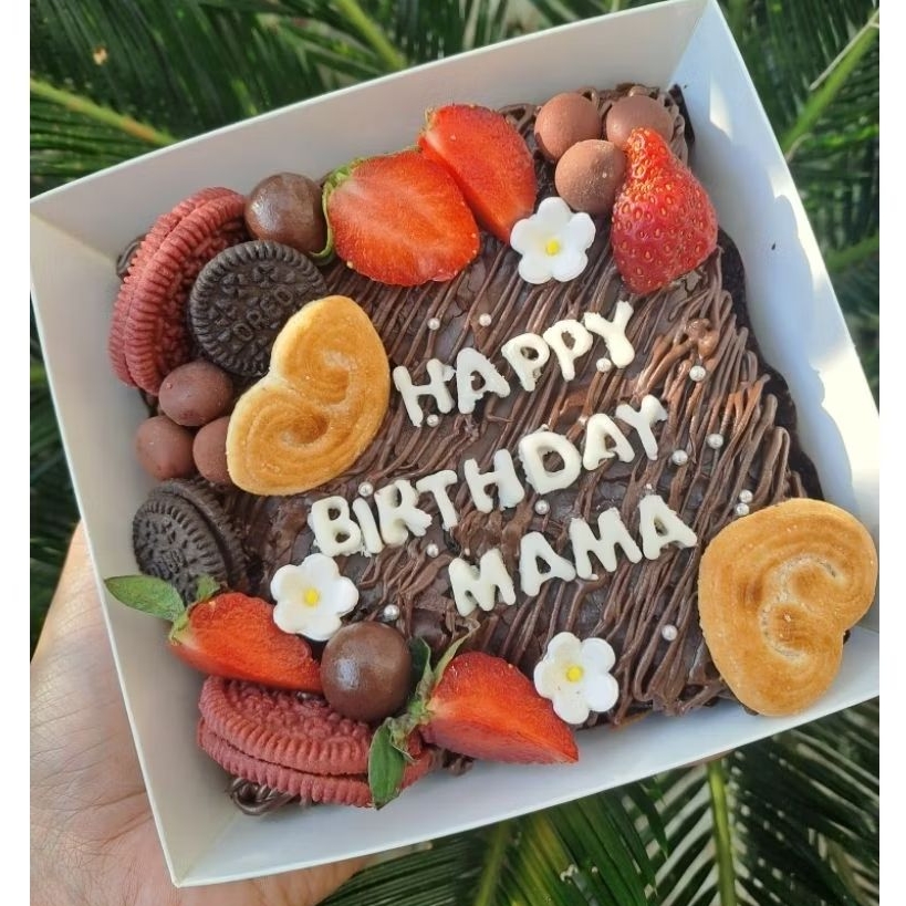 

BROWNIES FUDGY 12×12 // KIRIM KELUAR KOTA TANPA STRAWBERY