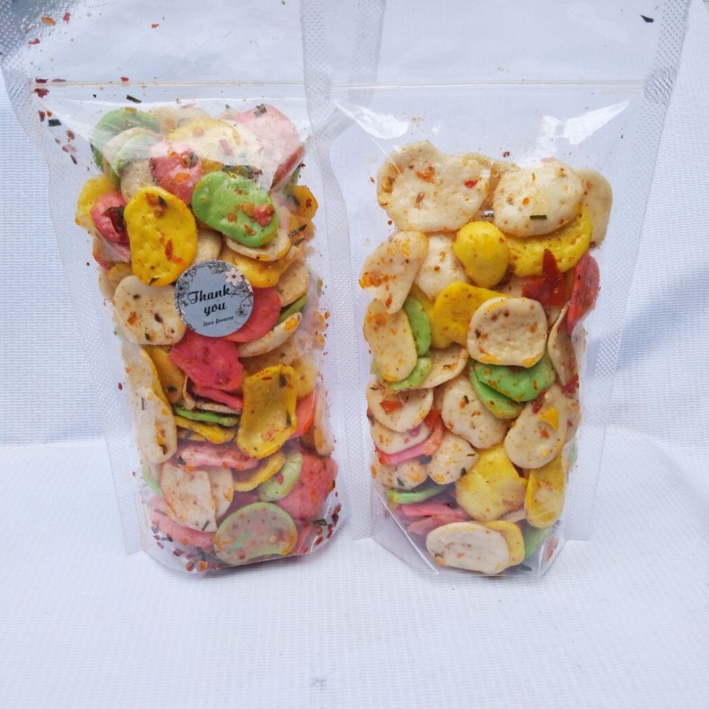 

KERUPUK SEBLAK AROMA DAUN JERUK PEDAS KEMASAN 100 GRAM