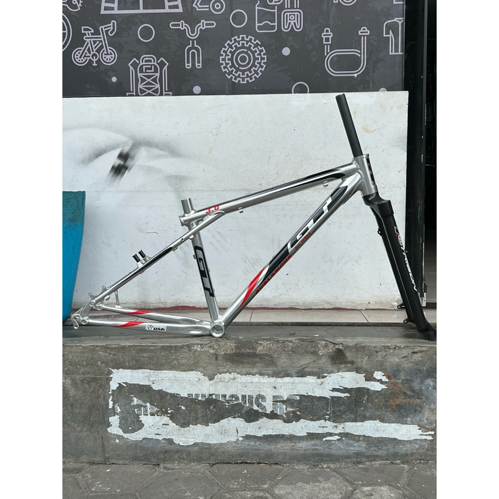FRAMESET GT AVALANCHE FORK CARBON 26 RIM BRAKE 27,5 DISCBRAKE ALLOY CHROME SILVER FRAME KALCER HEDON