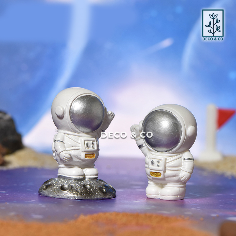 Miniatur Astronaut Roket Hiasan Dashboard Mobil Topping Kue