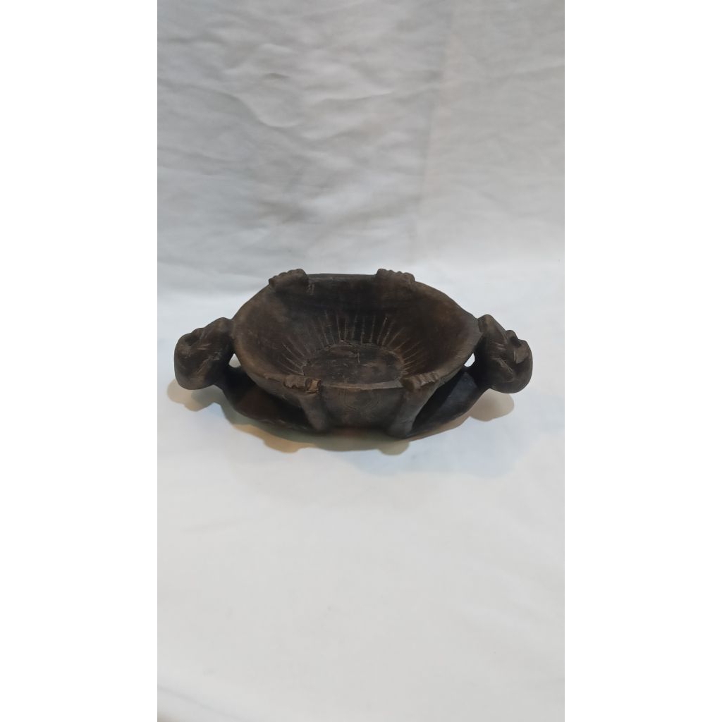 wadah kayu primitif asmat