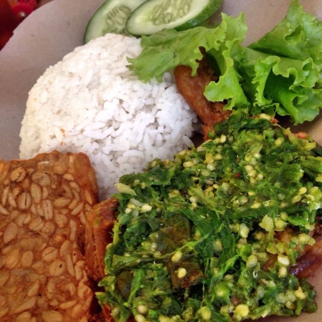 

Extra Kremesan Paket Lengkap Ayam Cabe Ijo