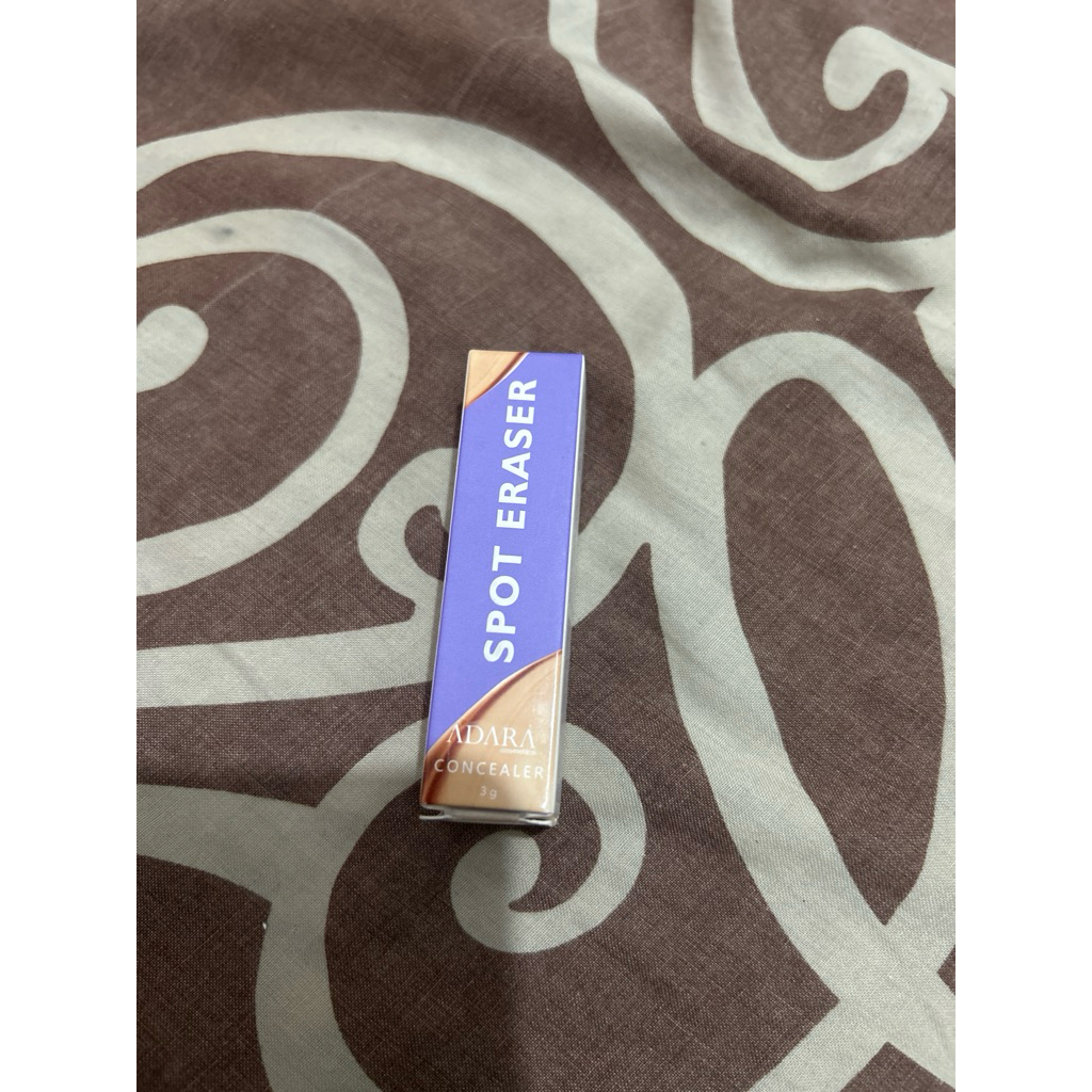 

adara spot eraser (caramel praline)