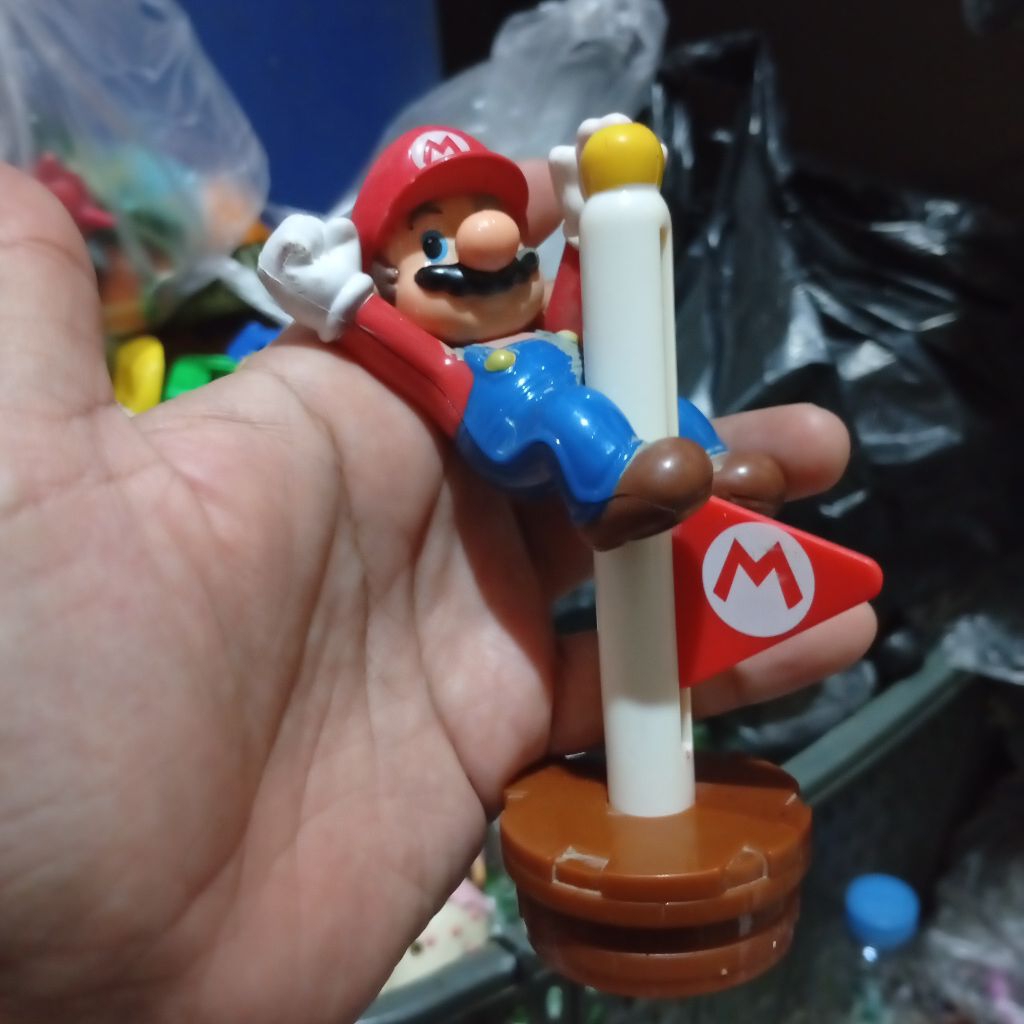 happy meal toys mario Bros mario finish flag