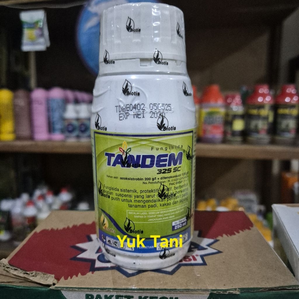 Fungisida Tandem 325SC kemasan 250ml, Bahan Aktif Azoksistrobin 200g/l dan Difenokonazol 125g/l.