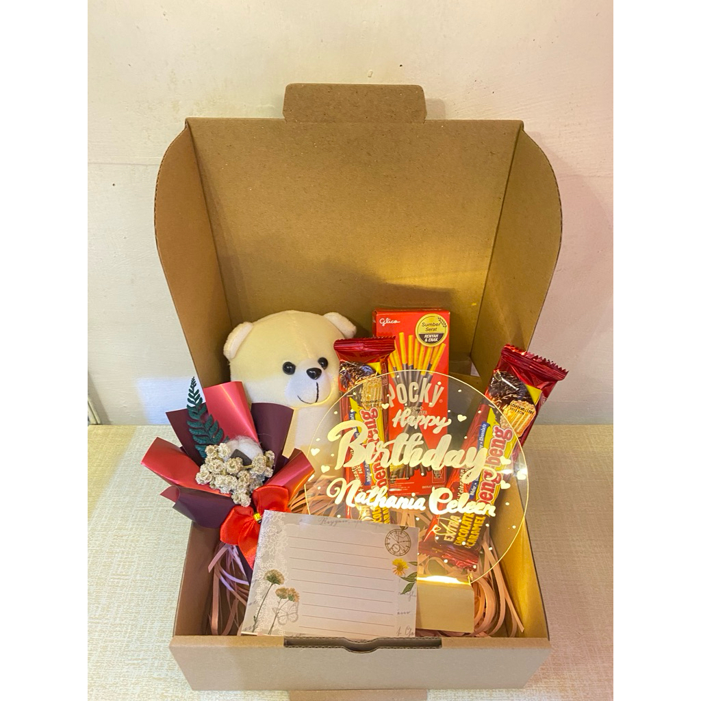 

gift box /kado ulang tahun / hampers doraemon /hampers hello kity /hampers murah