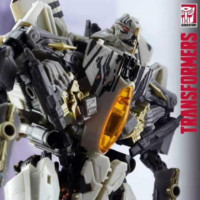 TRANSFORMERS Studio Series 21 Starscream