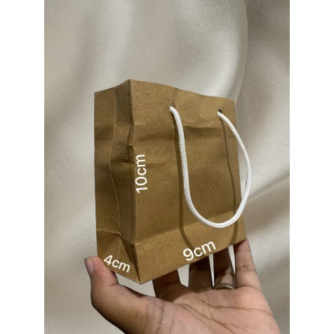 

Paperbag Polos Kecil Murah Warna Coklat Buat Kado Parfum dan Hajatan