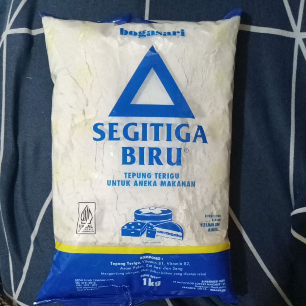 

TEPUNG TERIGU SEGITIGA BIRU KEMASAN 1KG HALAL