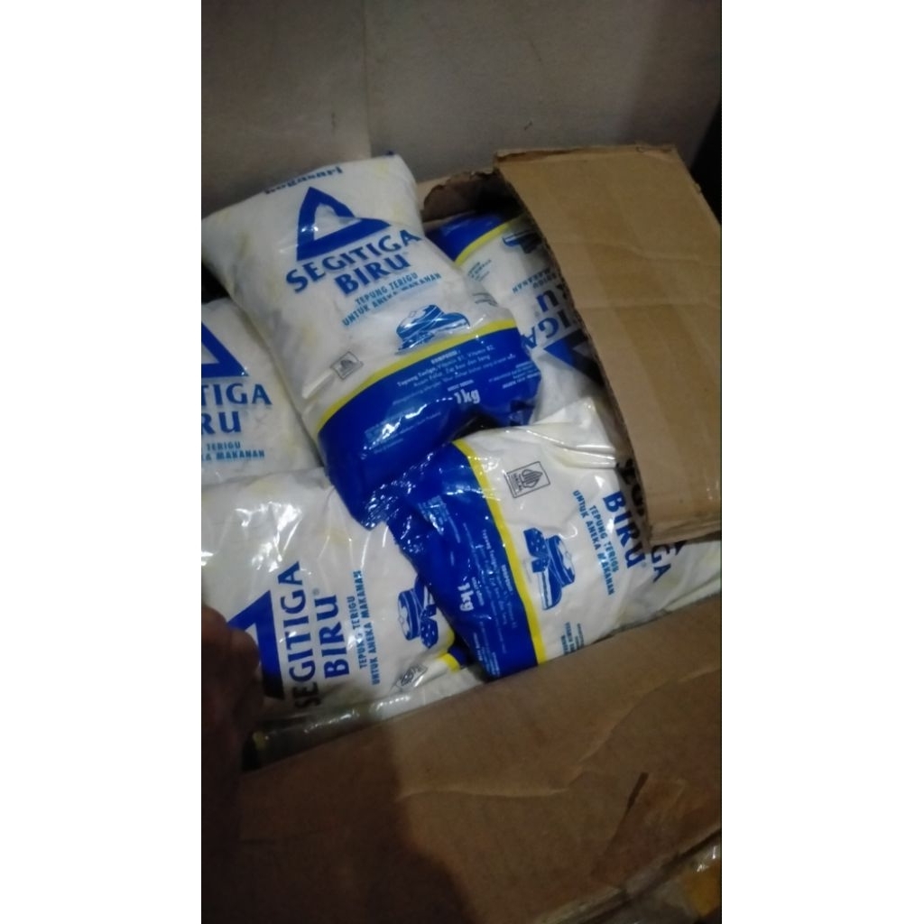 

TERIGU SEGITIGA BIRU 1 KG