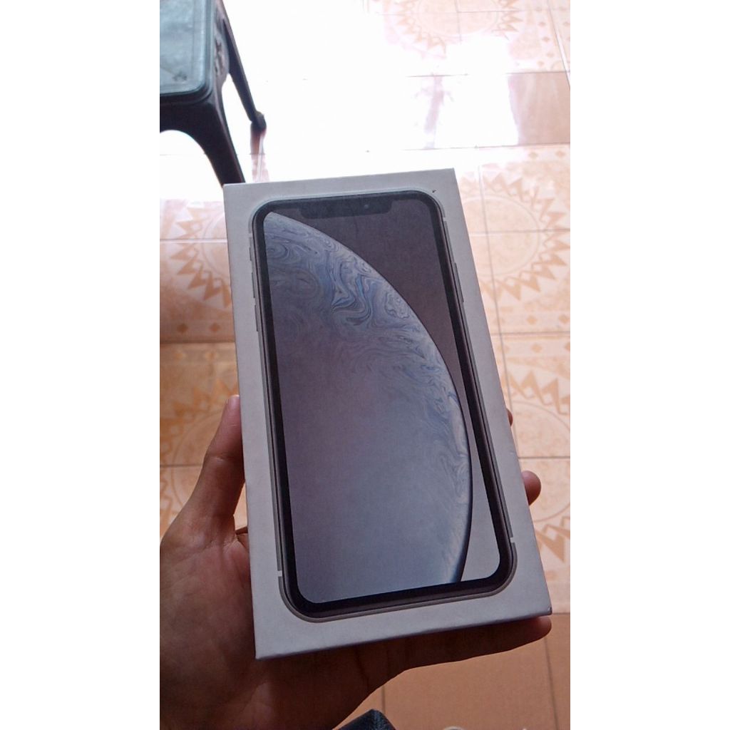 Box/Dus Iphone XR Slim Box White / samsung A8+