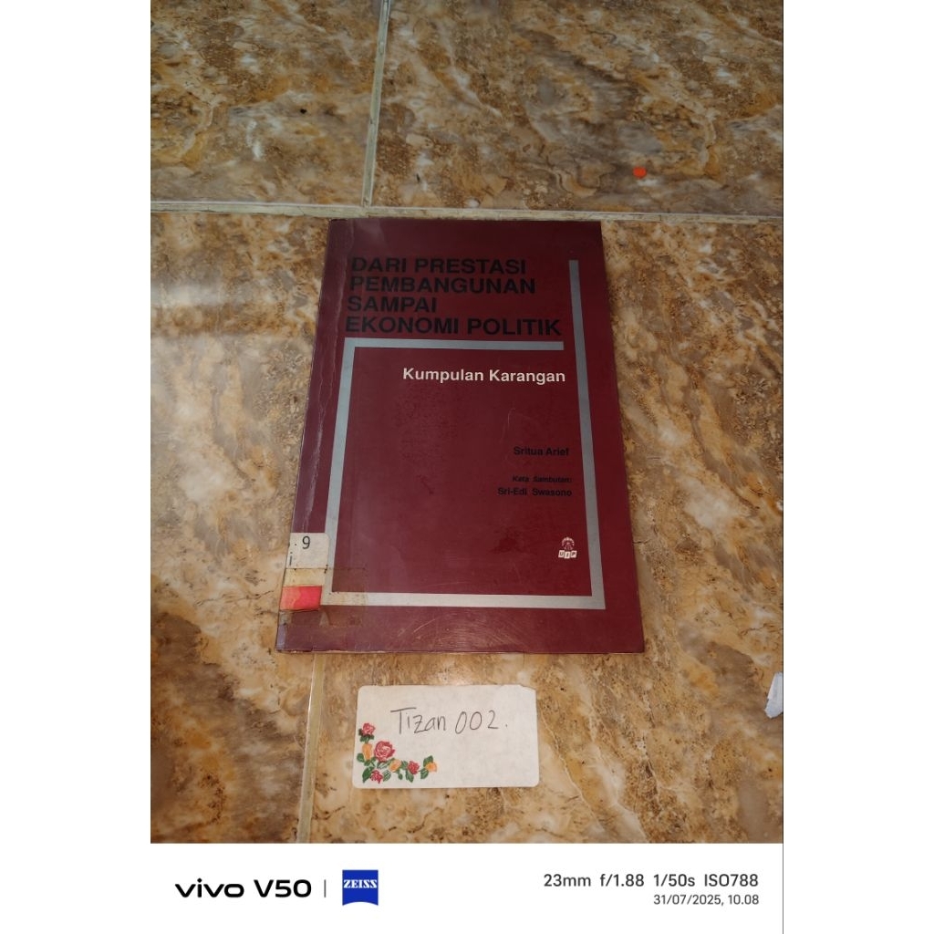 Buku Dari prestasi Pembangunan sampai Ekonomi Politik Kumpulan Karangan