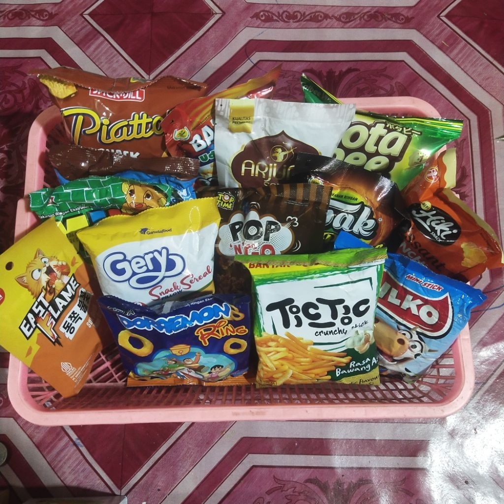 

Paket Makanan Ringan Random 25-30 Bungkus Harga Lebih Hemat