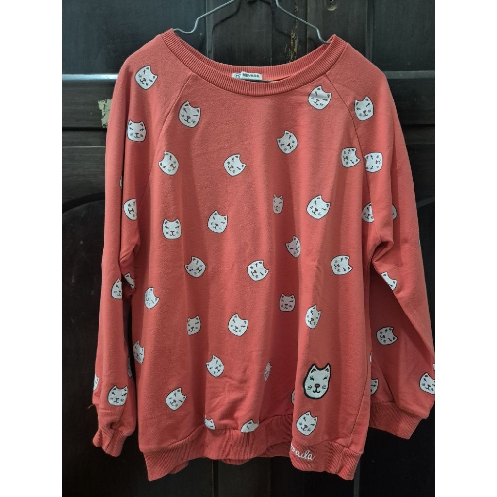 PRELOVED BAJU l Jumper Wanita Merk Nevada Motif Kucing Putih Bekas/ Baju Atasan Wanita Lengan Panjan
