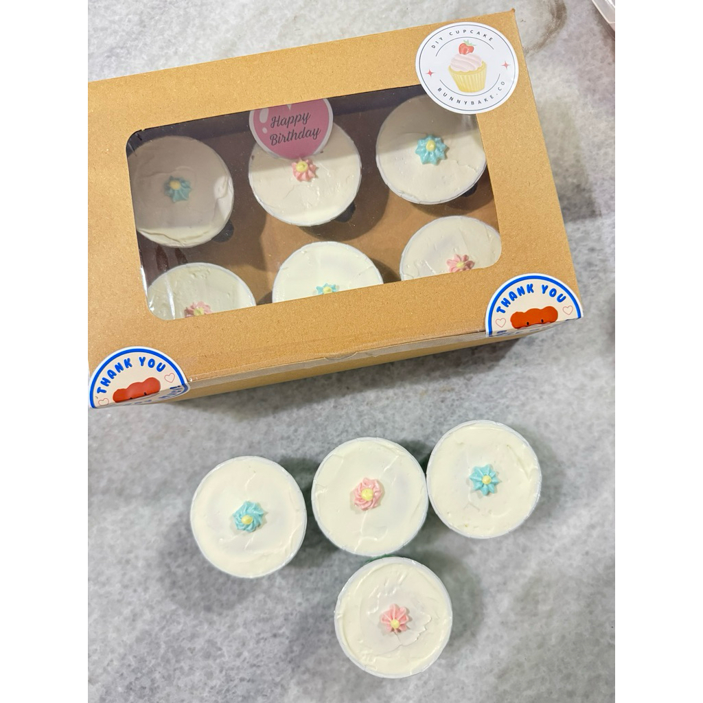 

Cupcake Ulang Tahun//Cupcake hampersby bunnybake.co