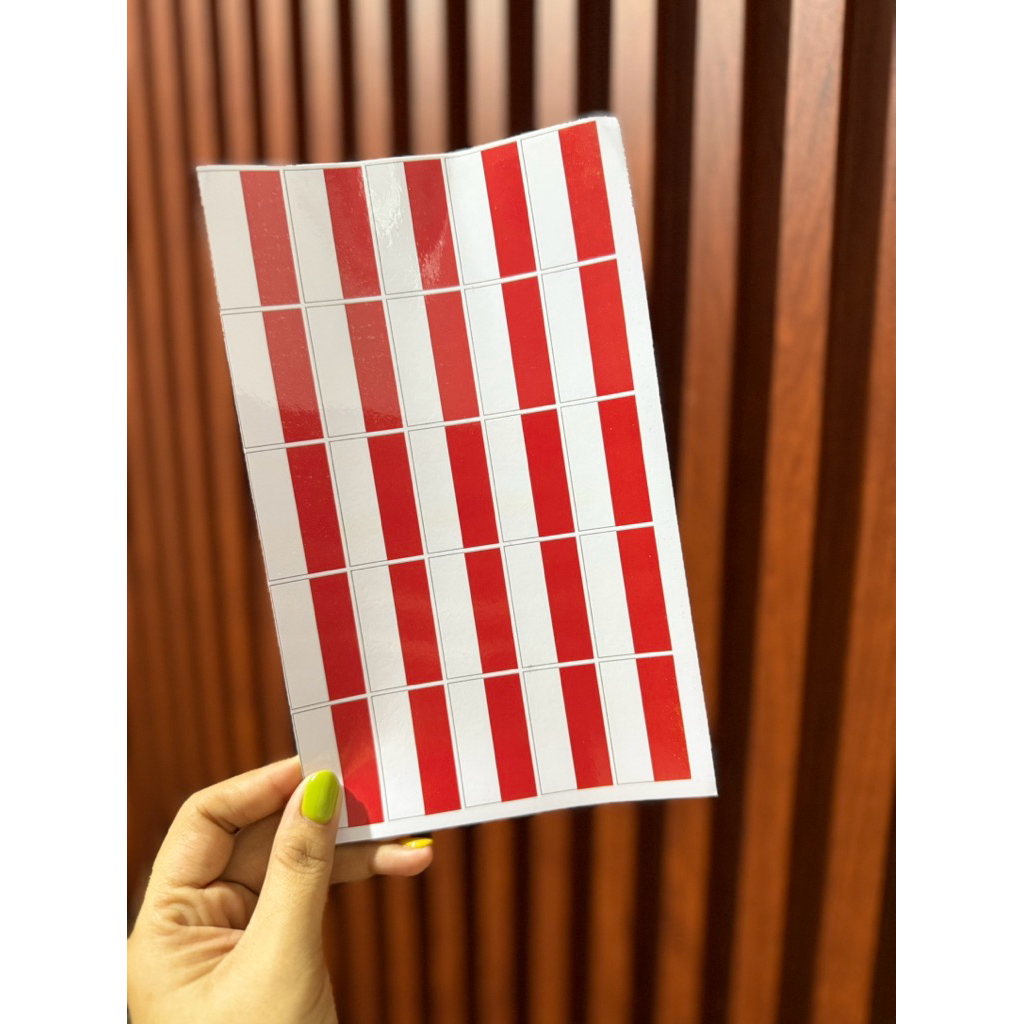 

Stiker/stiker Bendera Tempelen pipi / Bendera Merah Putih isi 25 cuttingan ( 1 lembar )