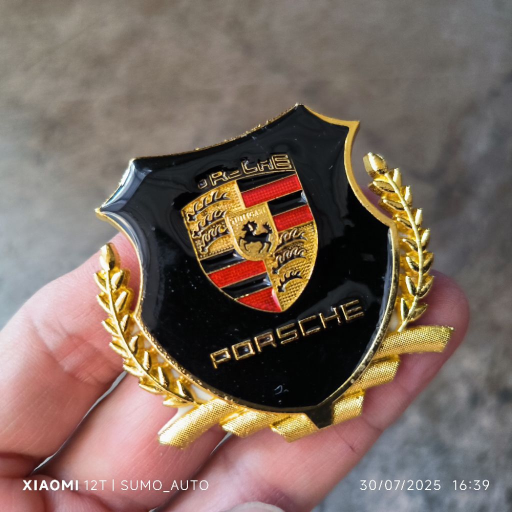 barang cacat pabrik satu biji emblem padi logo PORSCHE