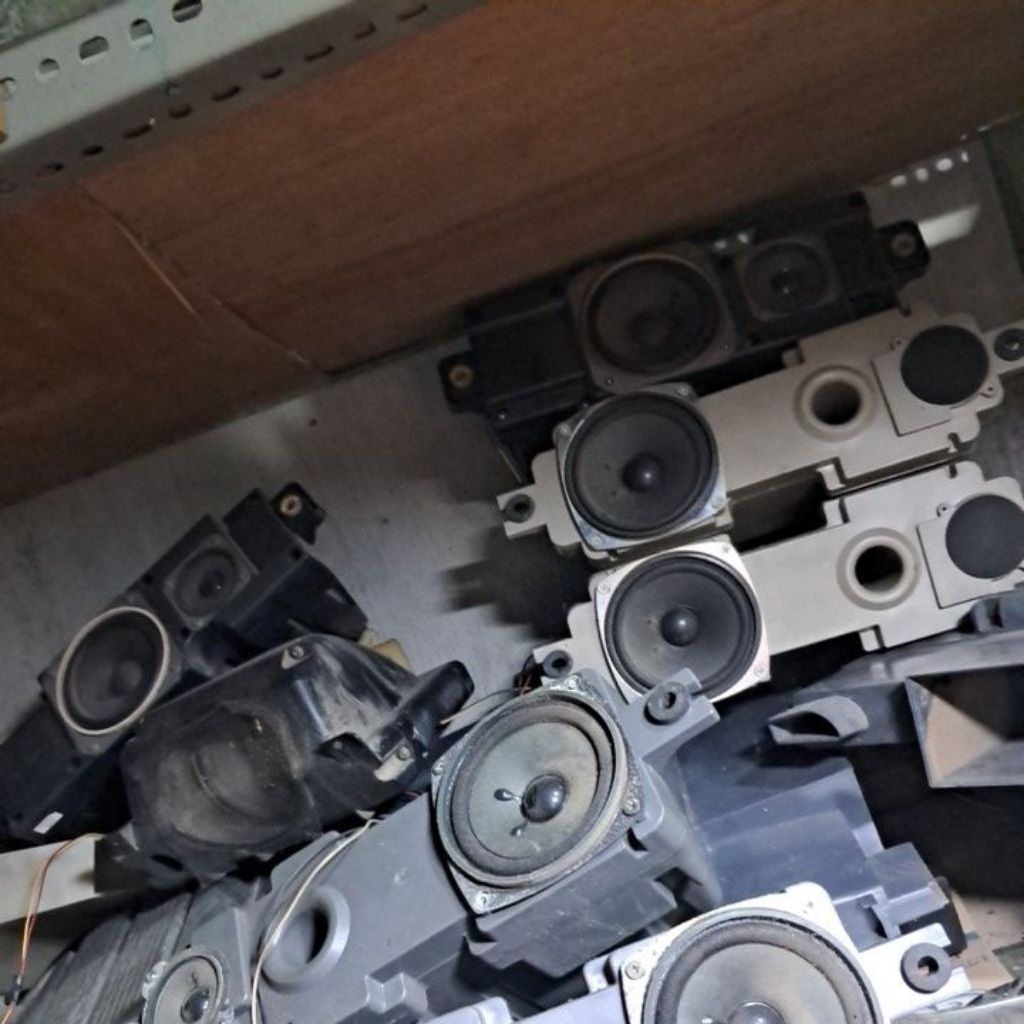 speaker tv sharp  woofer 4inc plus box