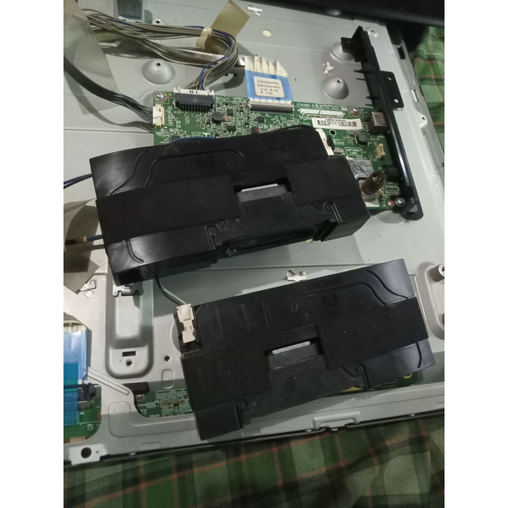 SPEAKER TV LED LG 32LB550A BEKAS NORMAL