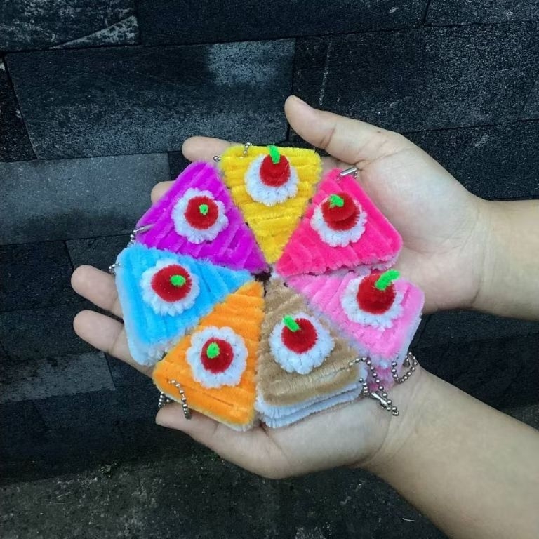 Ganci kawat bulu potongan kue | Keychain Kawat Bulu A Piece Of Cake